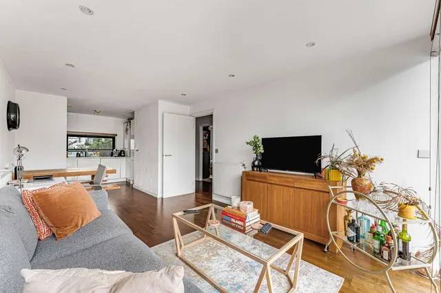 Photo 3 — Richmond Road, London, E8 3BF
