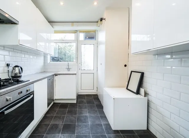Brownlow Road, New Southgate, N11, photo 3