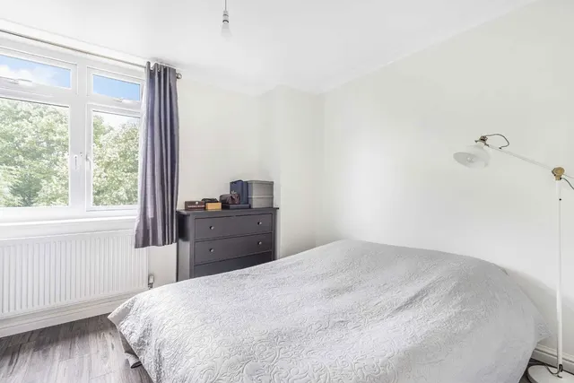 Strathdon Drive, SW17, photo 3
