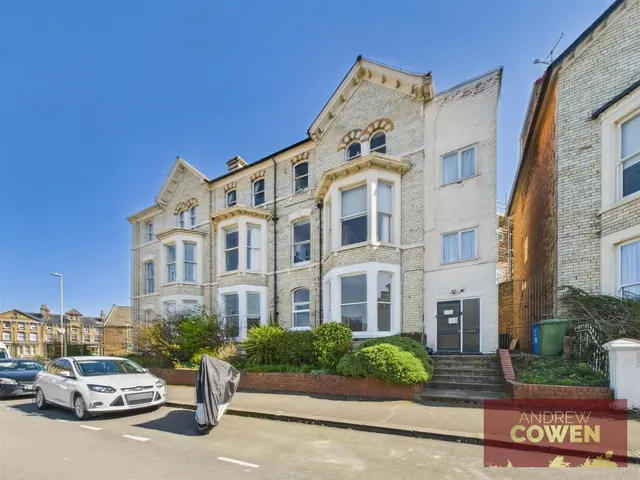 Grosvenor Crescent, Scarborough YO11 2LJ, photo 1