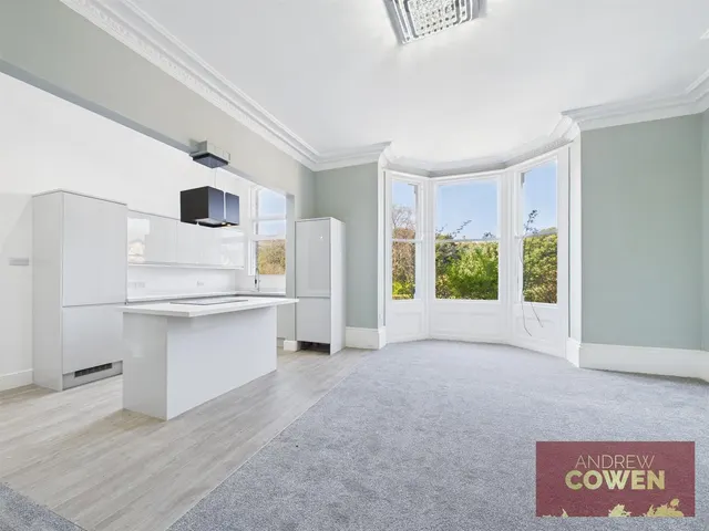 Photo 2 — Grosvenor Crescent, Scarborough YO11 2LJ