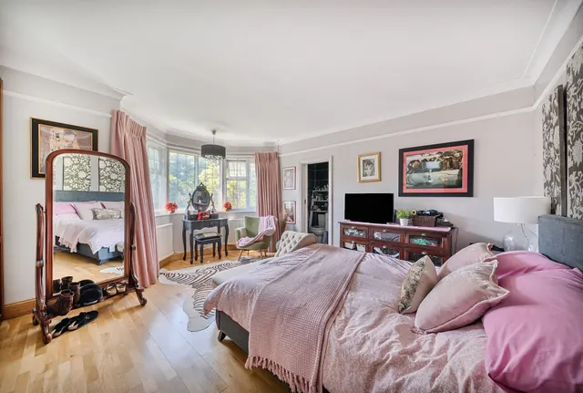 Photo 3 — 48 Whitgift Avenue, South Croydon
