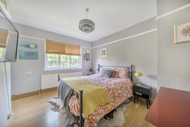 Photo 2 — 48 Whitgift Avenue, South Croydon