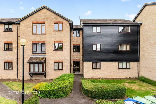 Firs Close, Mitcham, photo 1