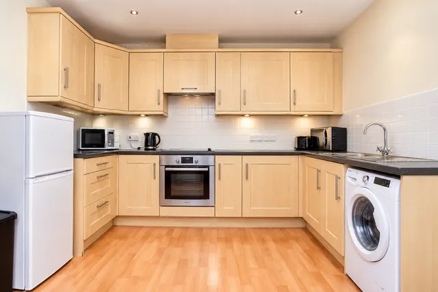 Photo 3 — Albany Gardens, Essex, Colchester, CO2 8HU