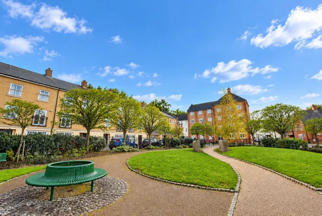 Albany Gardens, Essex, Colchester, CO2 8HU, photo 1