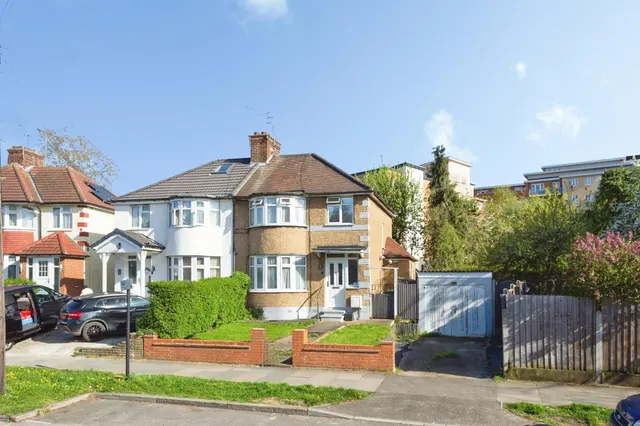 Roxeth Green Avenue, Harrow, HA2, photo 1