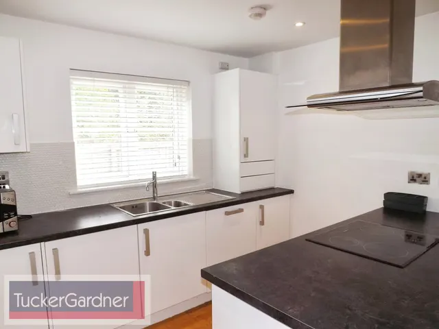 Cambridge Road, CB22, photo 3