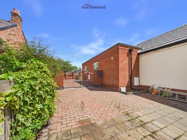 High Street, Wrexham, LL12, photo 2