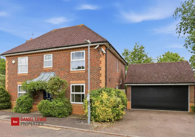 4 bedroom house, Cleves Close, Loughton, IG10