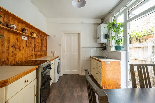 Photo 3 — 61 Fleeming Road, London