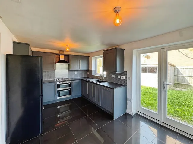 Newport Road, MK10, photo 3