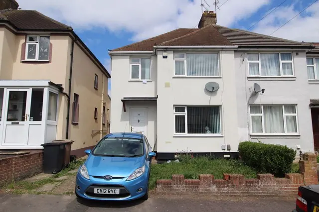 Thirlstone Road, Luton LU4 8QT, photo 1