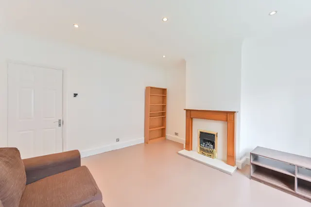 Photo 2 — 10 Pulham House, Dorset Road, London