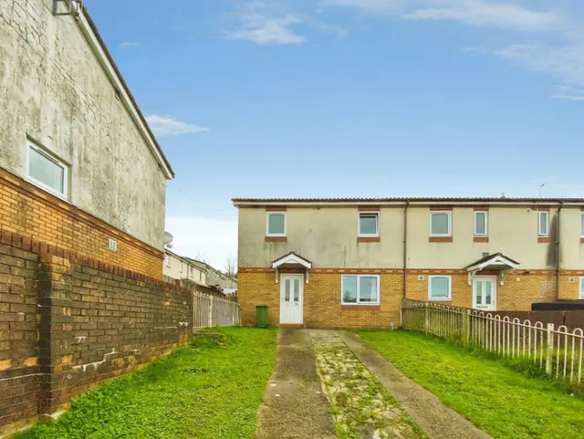 Park View, Llanharan, CF72, photo 2
