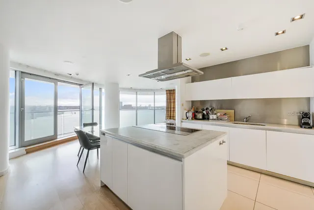 Fairmont Avenue, E14, photo 2