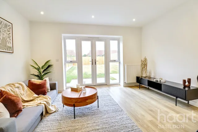 Ghyllgrove Place, Basildon, SS14, photo 2