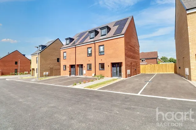 Ghyllgrove Place, Basildon, SS14, photo 1