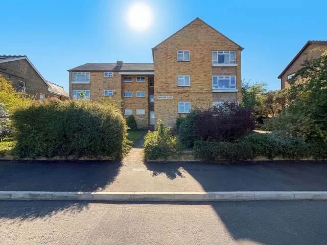 Cornwall Road, Uxbridge, UB8, photo 1