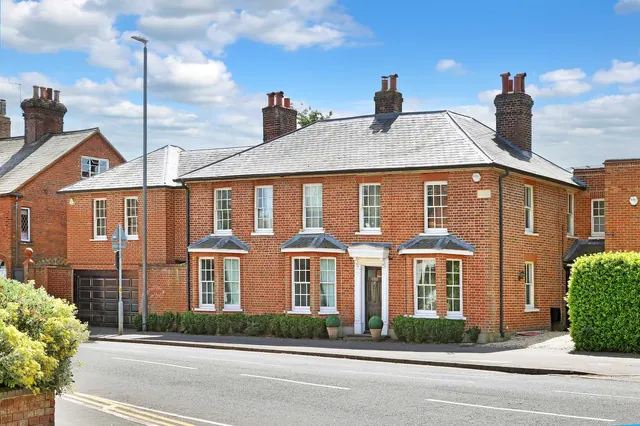 Aylesbury End, Beaconsfield, HP9, photo 1