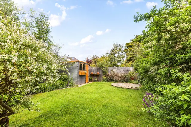 Royal Huts Avenue, Hindhead, GU26, photo 2