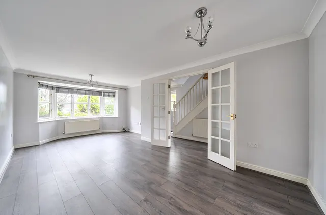 Royal Huts Avenue, Hindhead, GU26, photo 3