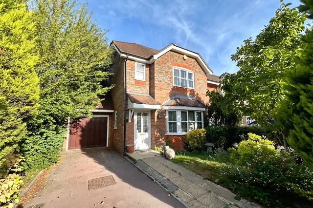 Royal Huts Avenue, Hindhead, GU26, photo 1