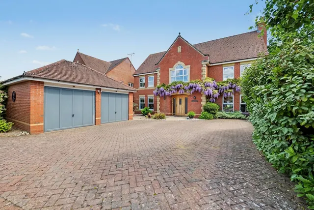 Woodlands Close, Oadby, LE2, photo 2