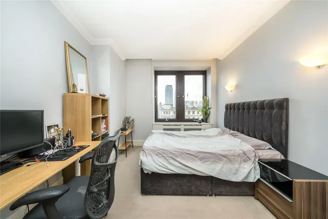 Photo 3 — Whitehouse Apartments, London, SE1