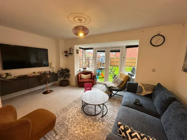 Abbots Drive, Oadby, LE2, photo 2