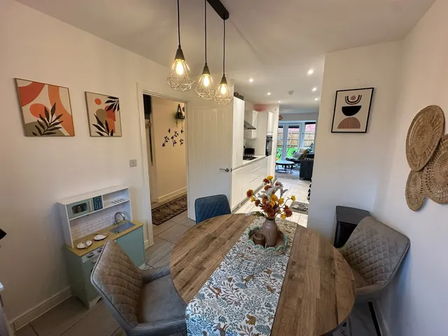 Abbots Drive, Oadby, LE2, photo 3