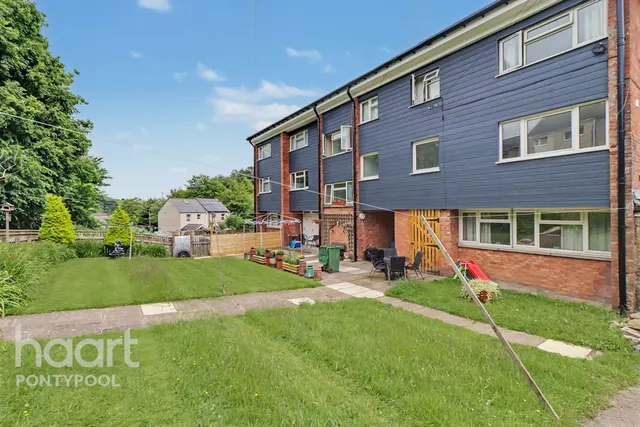 Viaduct Court, Pontypool, NP4, photo 2