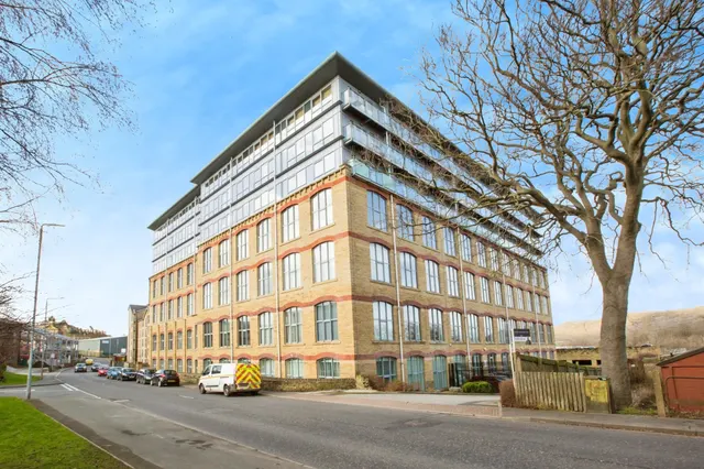 Dewsbury Road, Elland, HX5, photo 2