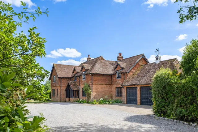 6 bedroom house — Shellwood Road, Reigate, Surrey