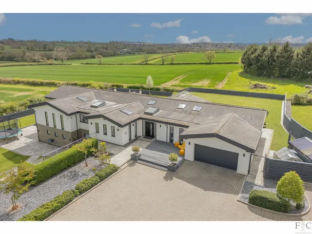 Chestnut Drive, Stretton Hall, LE2, photo 1