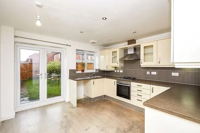 Blakeholme Court, Burton-On-Trent, DE14, photo 3