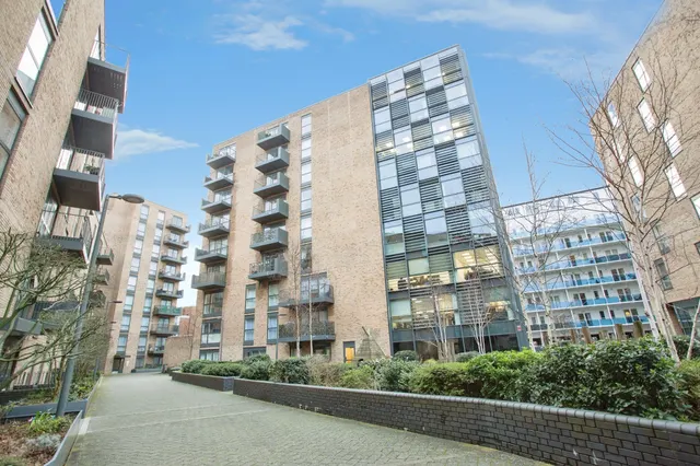 Lyon Road, Harrow, photo 1