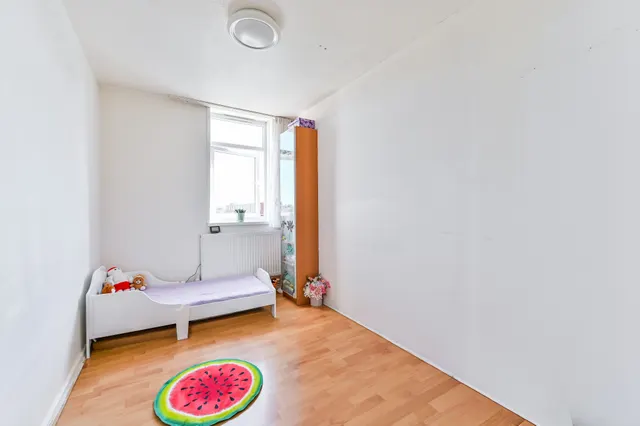 Photo 3 — 148 Tiverton Road, London