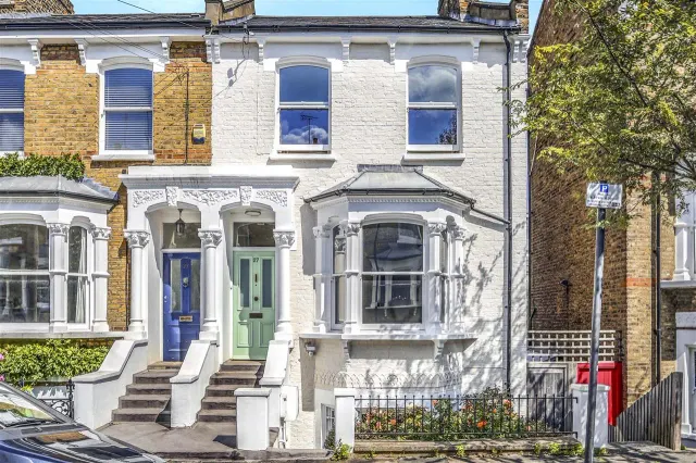 Hugo Road, London, photo 1