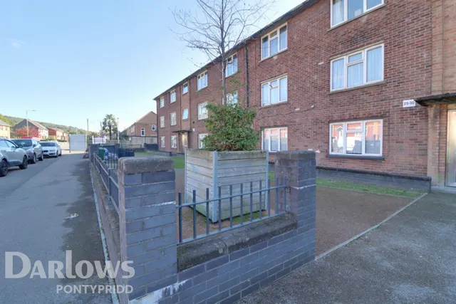 Holly Street, Pontypridd, photo 1