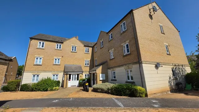Dainty Grove, Grange Park, photo 1