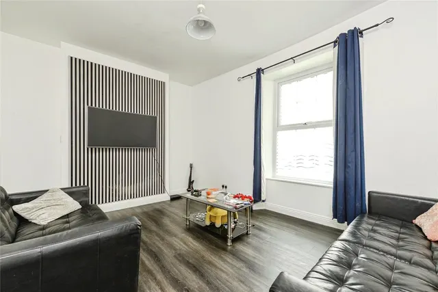 Wellington Street, Plymouth, PL4, photo 3