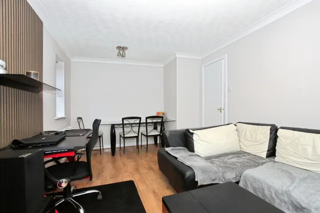 Mansfield Court Peterborough, PE1, photo 2