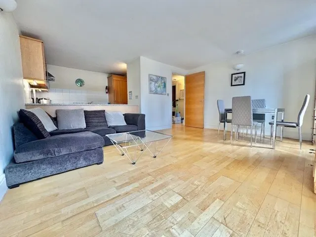 Plumbers Row, London E1 1EP, photo 1