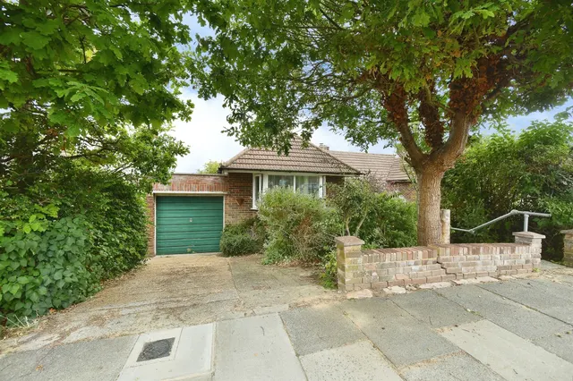 Hillcrest, Brighton, photo 1