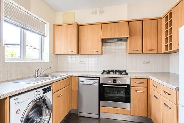 Bridge Wharf, Chertsey, KT16, photo 3
