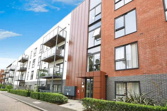 Jackdaw Close, Romford, RM3, photo 1