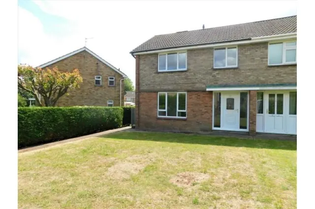 Blenheim Close, Louth, photo 1