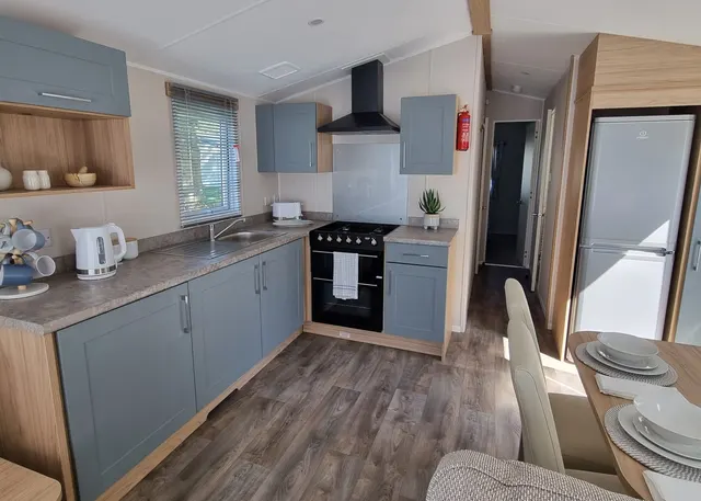 Emms Lane, Brooks Green, RH13, photo 2