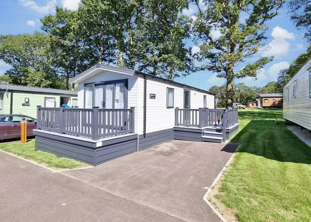 Emms Lane, Brooks Green, RH13, photo 1